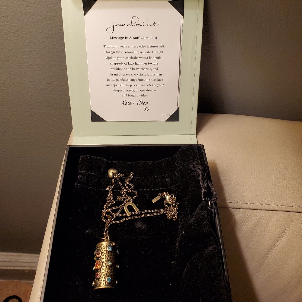 Jewelmint necklace